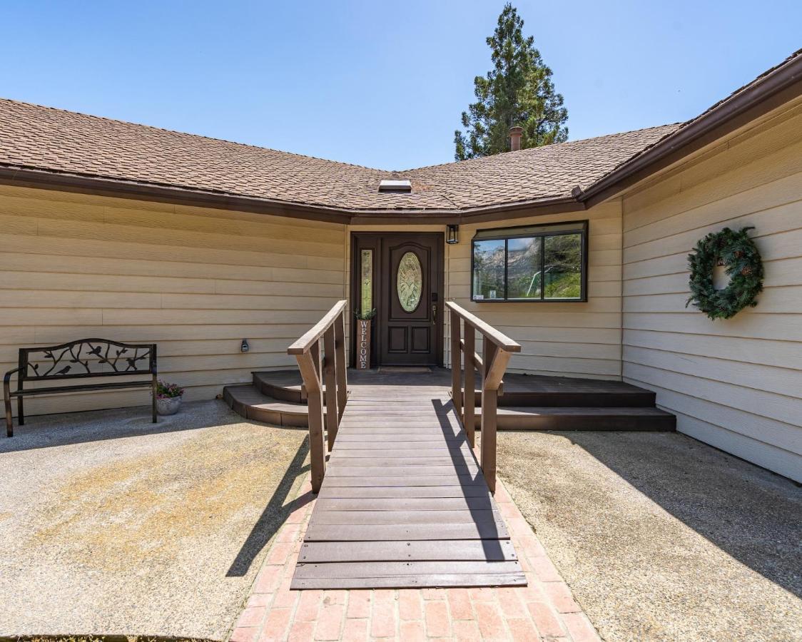 Secluded Mtn Top Family Haven W/Views Spa & Arcade ثري ريفرز المظهر الخارجي الصورة