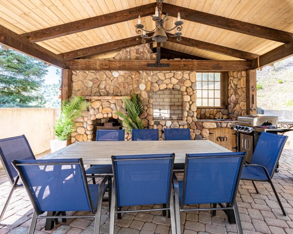 Secluded Mtn Top Family Haven W/Views Spa & Arcade ثري ريفرز المظهر الخارجي الصورة