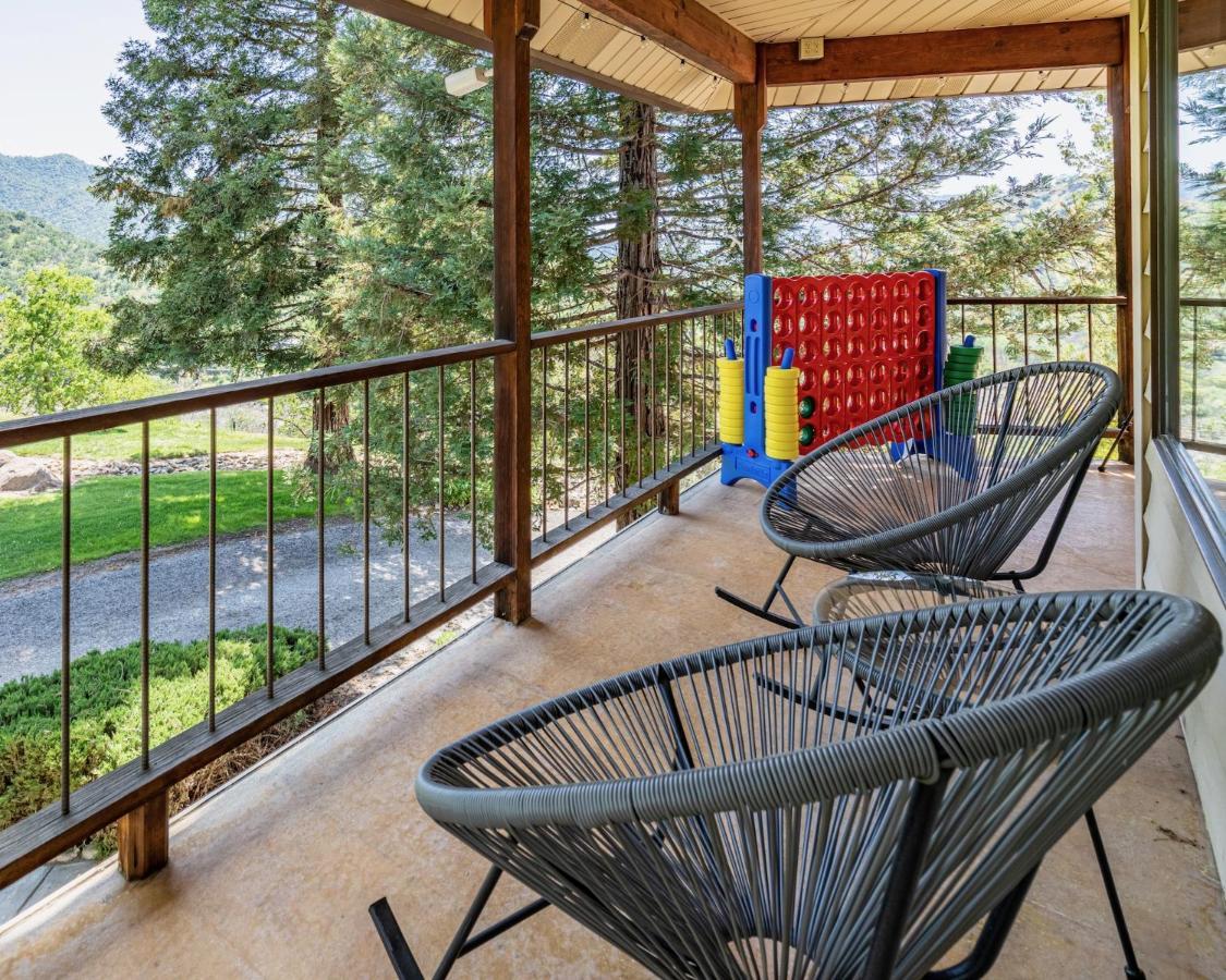 Secluded Mtn Top Family Haven W/Views Spa & Arcade ثري ريفرز المظهر الخارجي الصورة