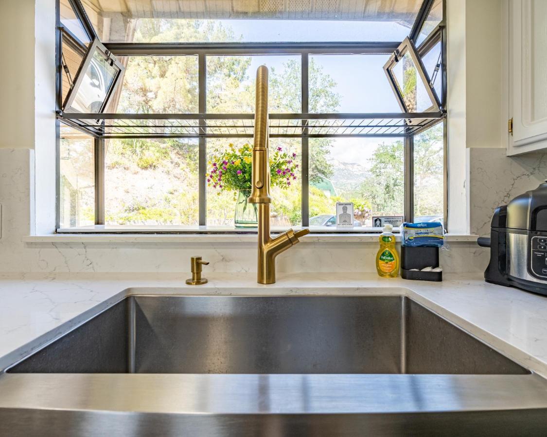 Secluded Mtn Top Family Haven W/Views Spa & Arcade ثري ريفرز المظهر الخارجي الصورة