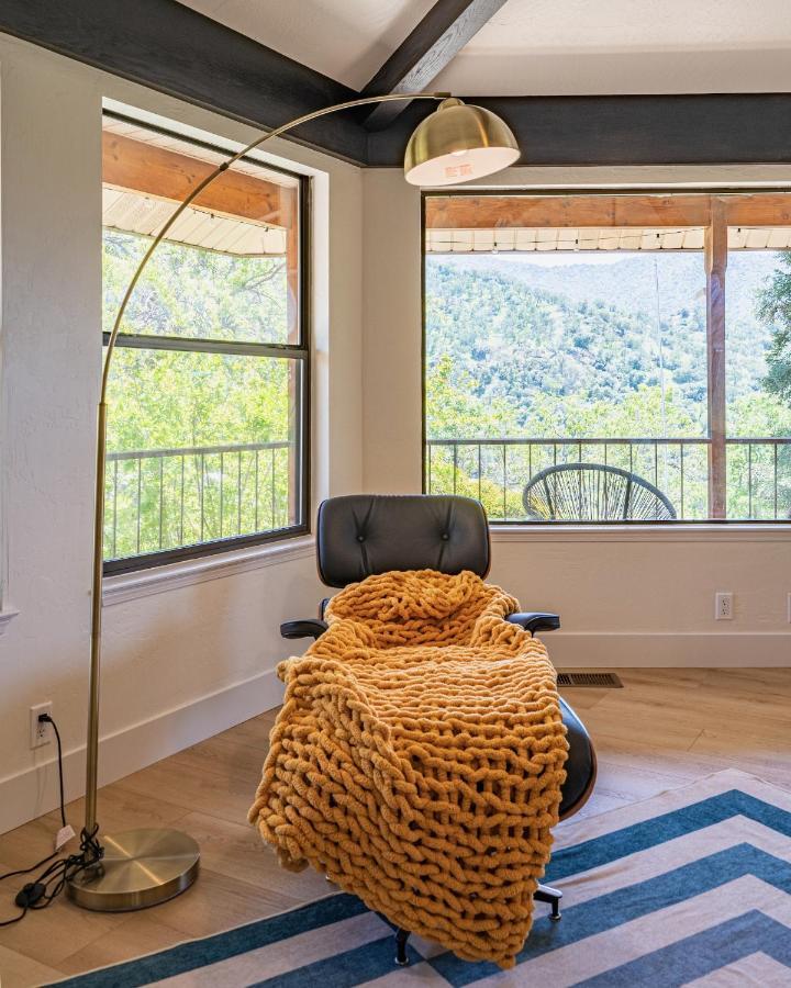Secluded Mtn Top Family Haven W/Views Spa & Arcade ثري ريفرز المظهر الخارجي الصورة