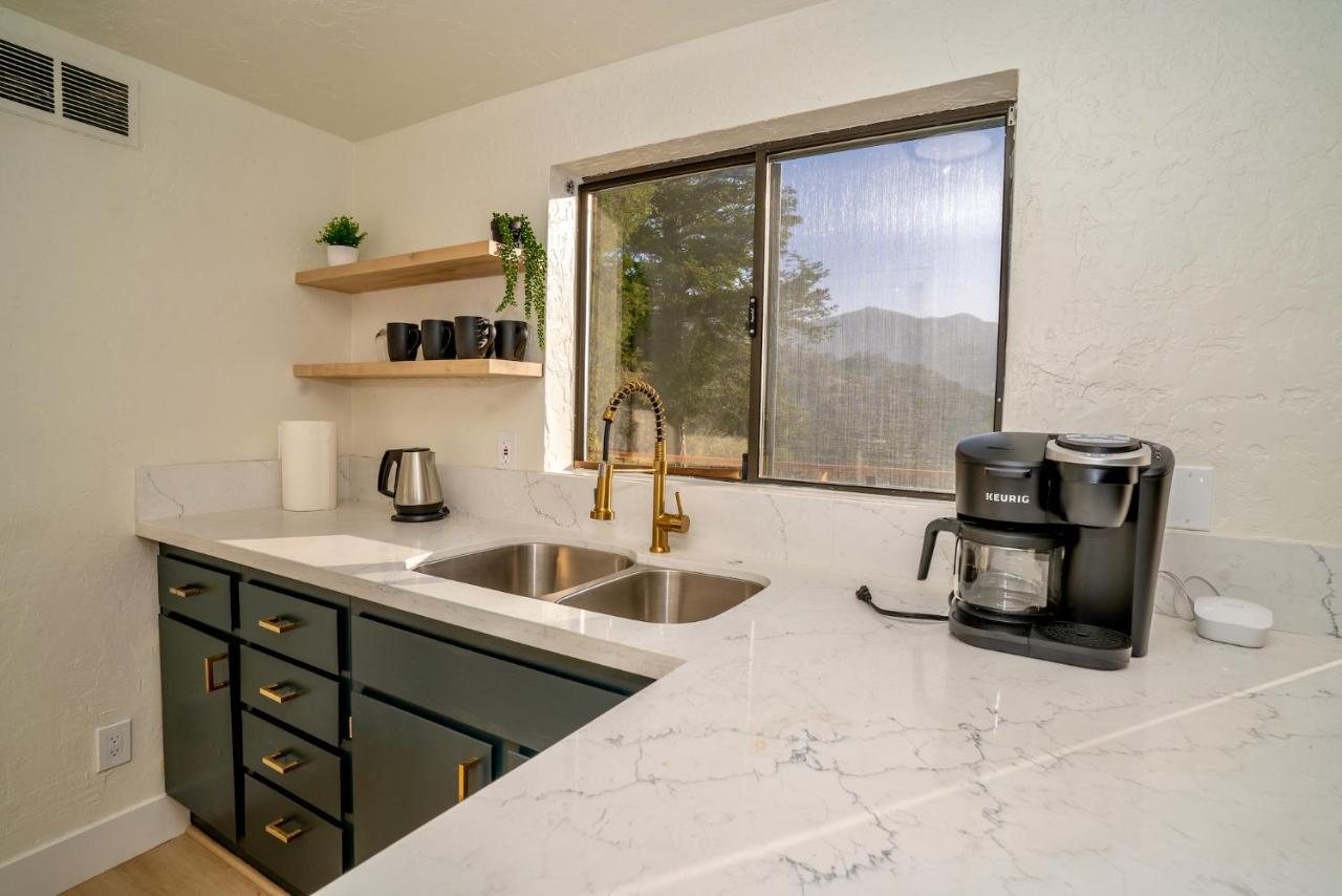 Secluded Mtn Top Family Haven W/Views Spa & Arcade ثري ريفرز المظهر الخارجي الصورة